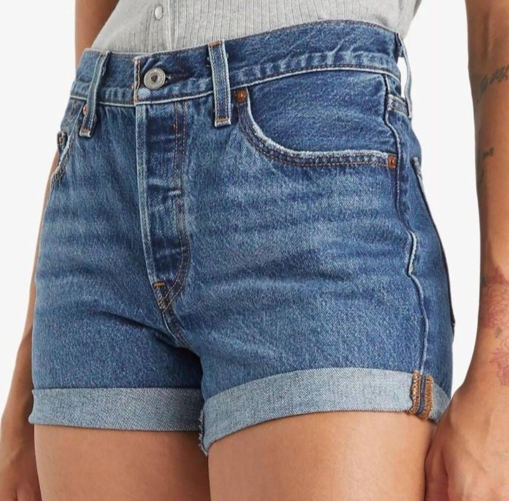 Levis Wedgie Short Denim Medium Wash 28